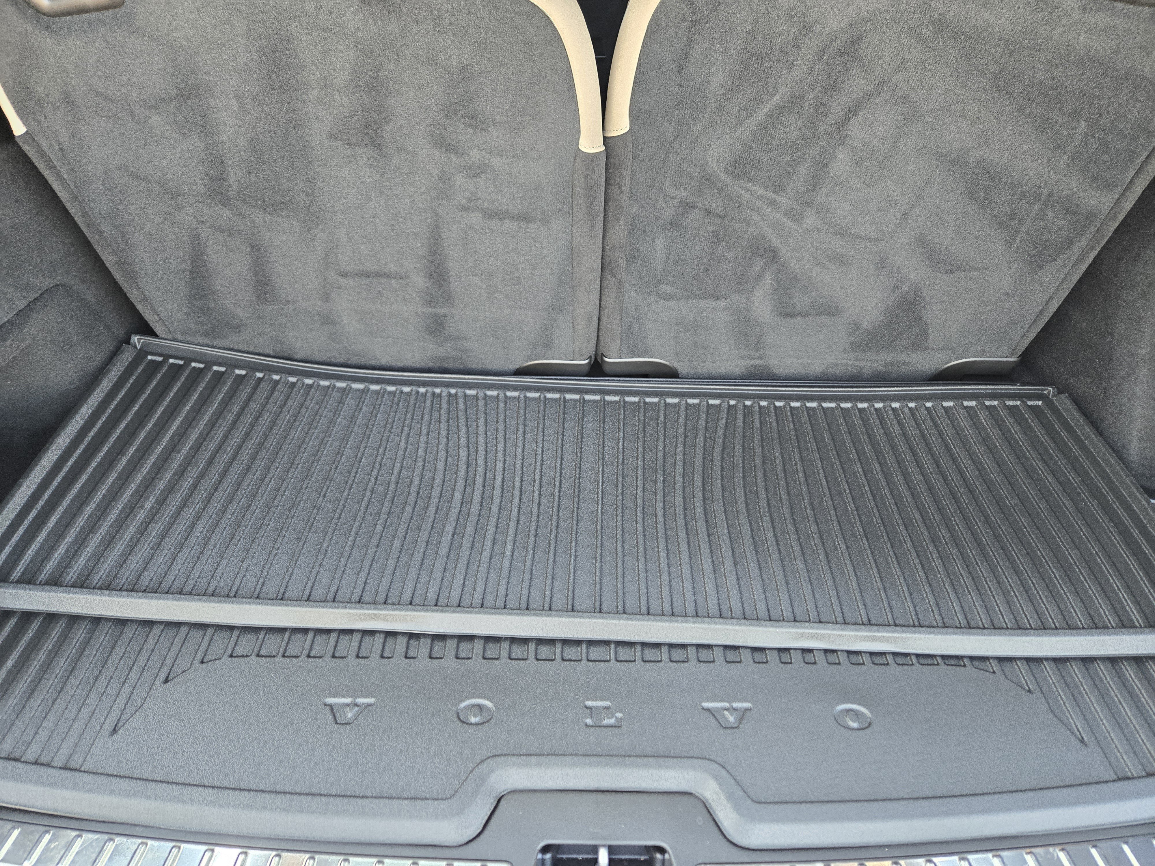 Certified 2026 Volvo XC90 B6 Plus w/ Protection Package Premier AWD/4WD image 32