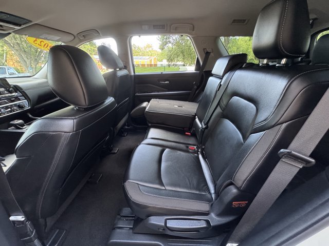 Used 2023 Nissan Pathfinder SL AWD/4WD image 35