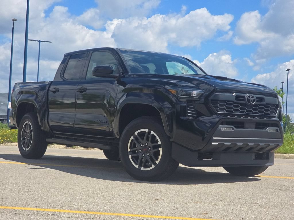 Used 2025 Toyota Tacoma TRD Sport AWD/4WD image 2