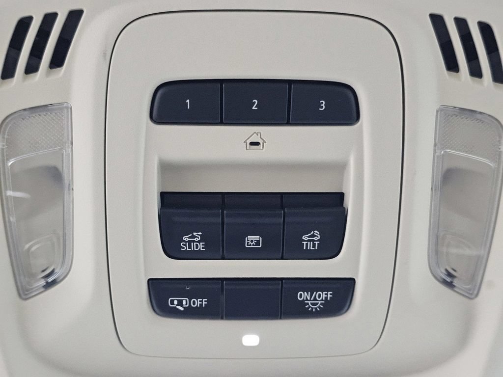 Used 2022 Buick Envision Avenir w/ Premium Seat Package FWD image 26