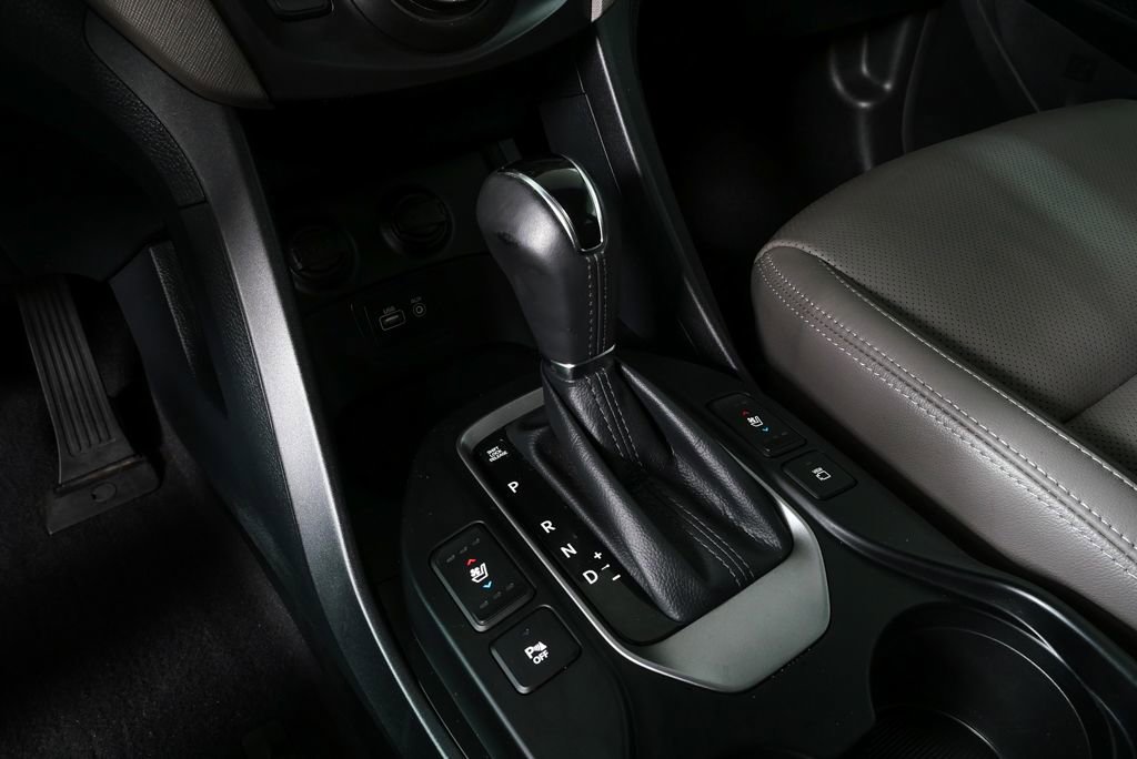 Used 2017 Hyundai Santa Fe Limited image 19