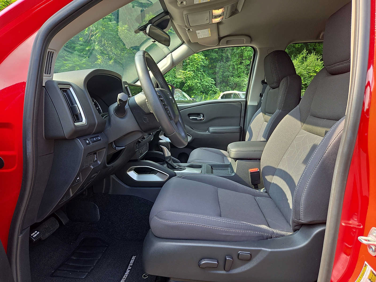 Used 2025 Nissan Frontier SV w/ SV Convenience Package AWD/4WD image 13