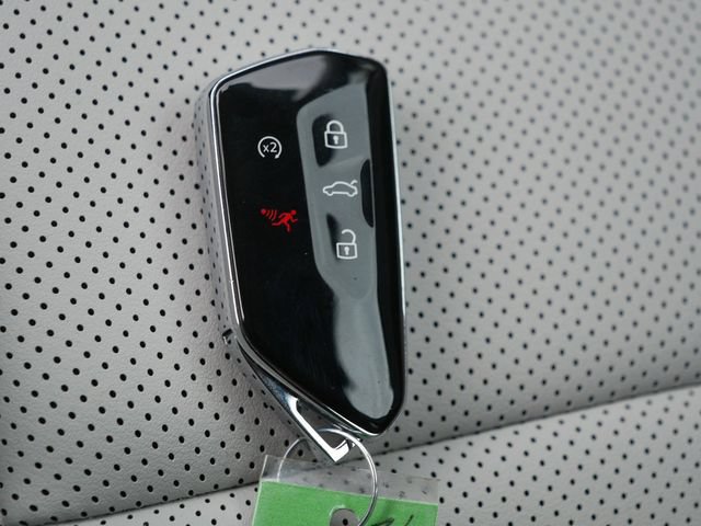 Certified 2025 Volkswagen Tiguan SE AWD/4WD image 35