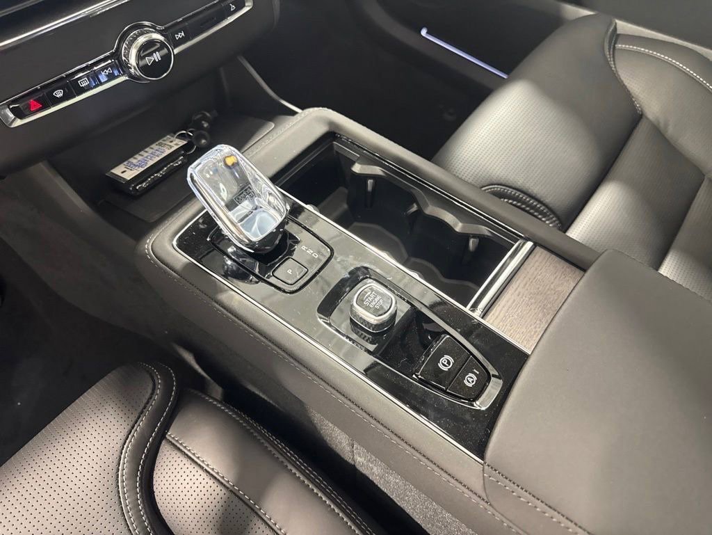 New 2026 Volvo XC90 B6 Plus w/ Protection Package Premier AWD/4WD image 14