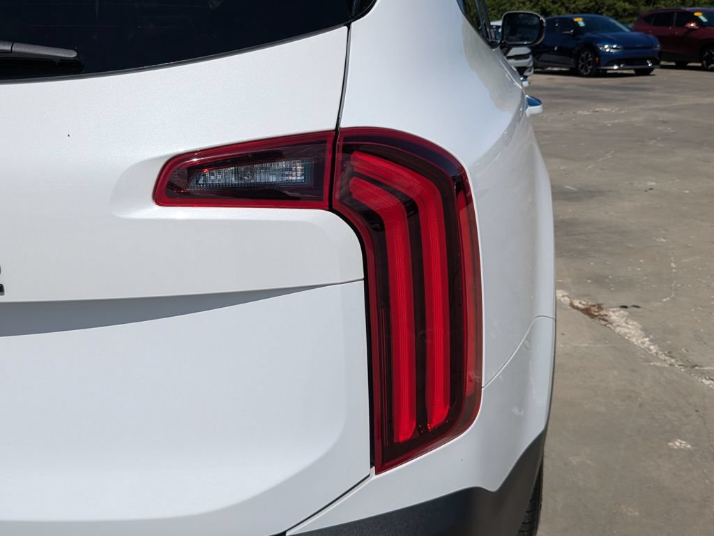 Certified 2022 Kia Telluride SX w/ Towing Package FWD image 11