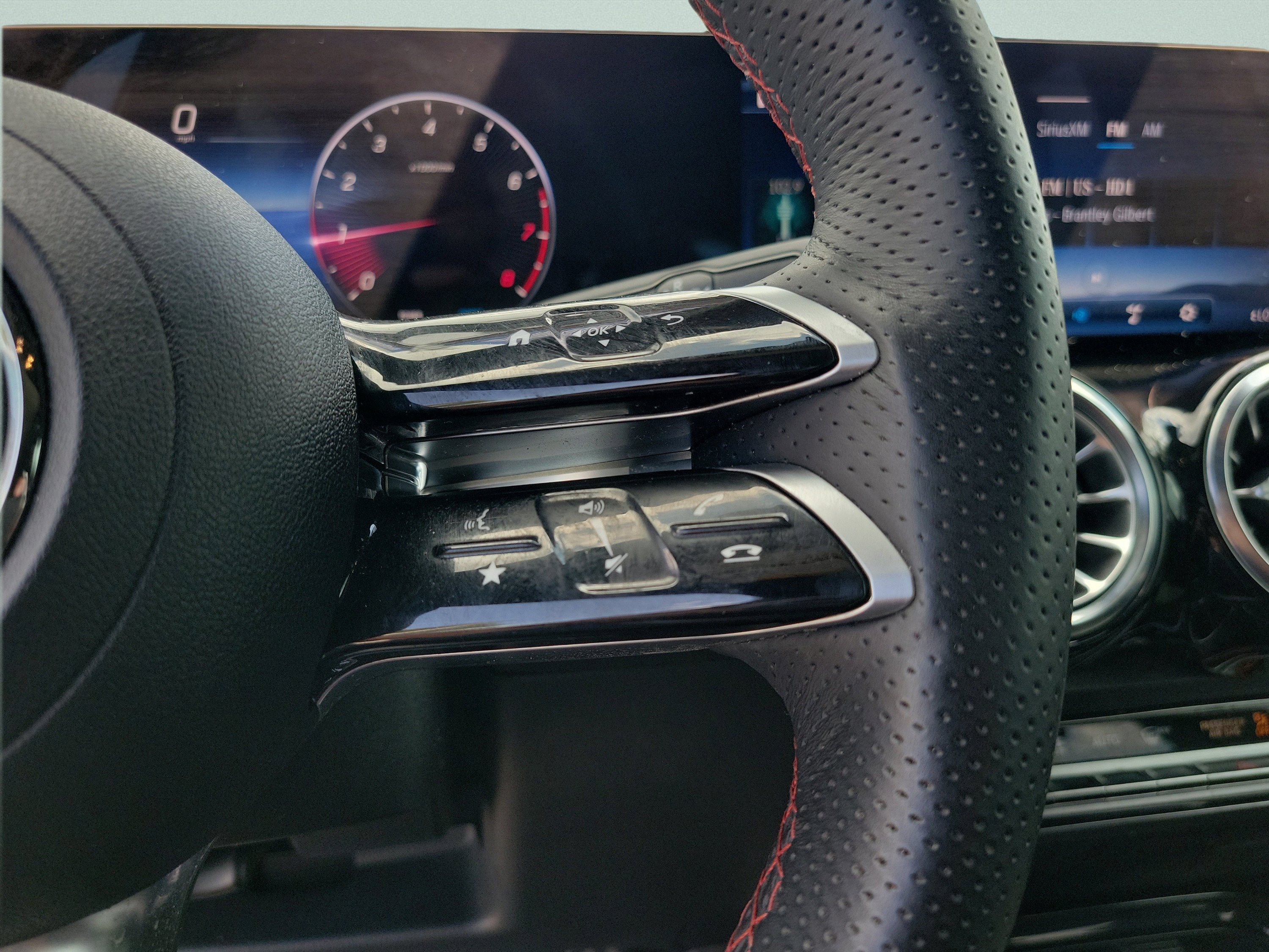 Certified 2024 Mercedes-Benz GLB 250 image 24