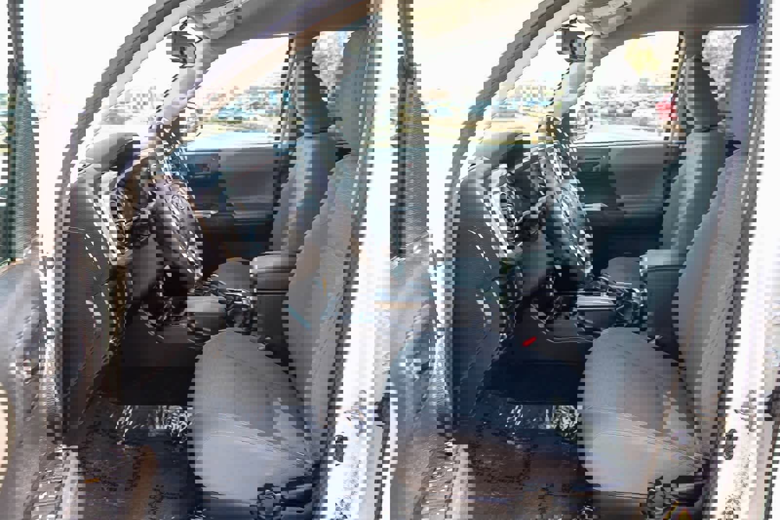 Used 2017 Toyota Tacoma SR5 w/ Tow Package image 4