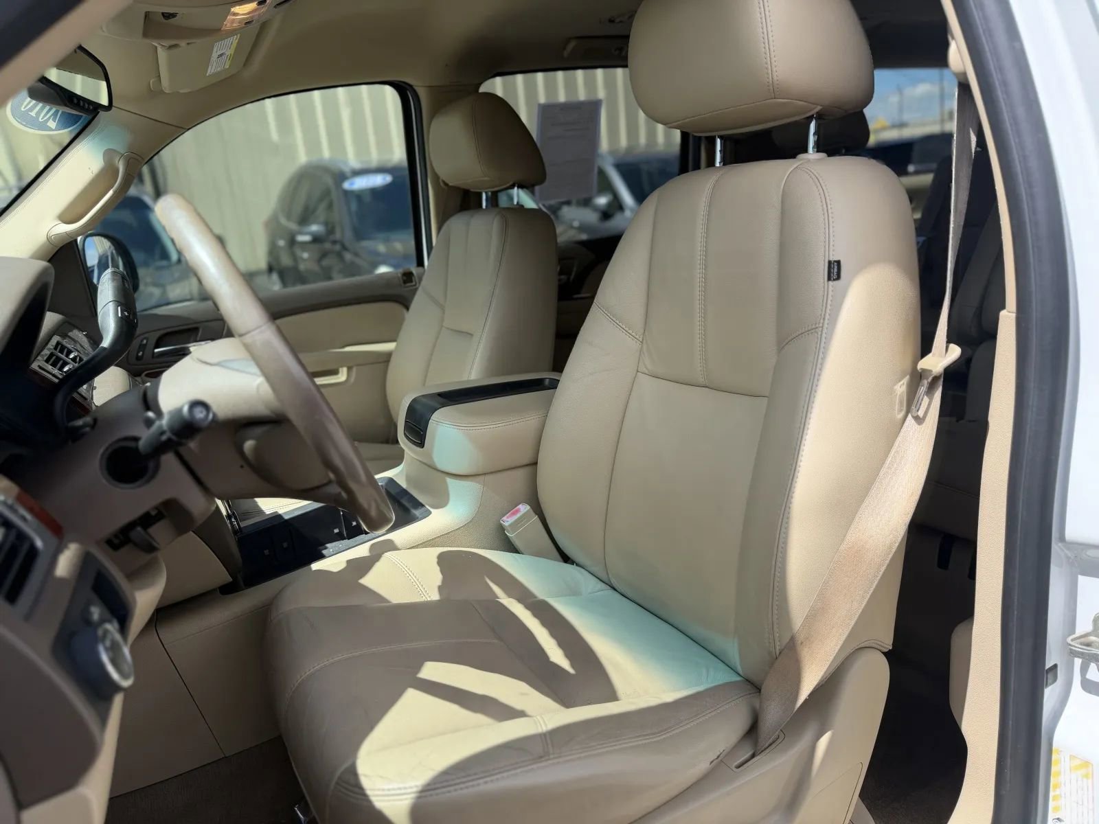 Used 2010 Chevrolet Suburban LT w/ Luxury Package image 14