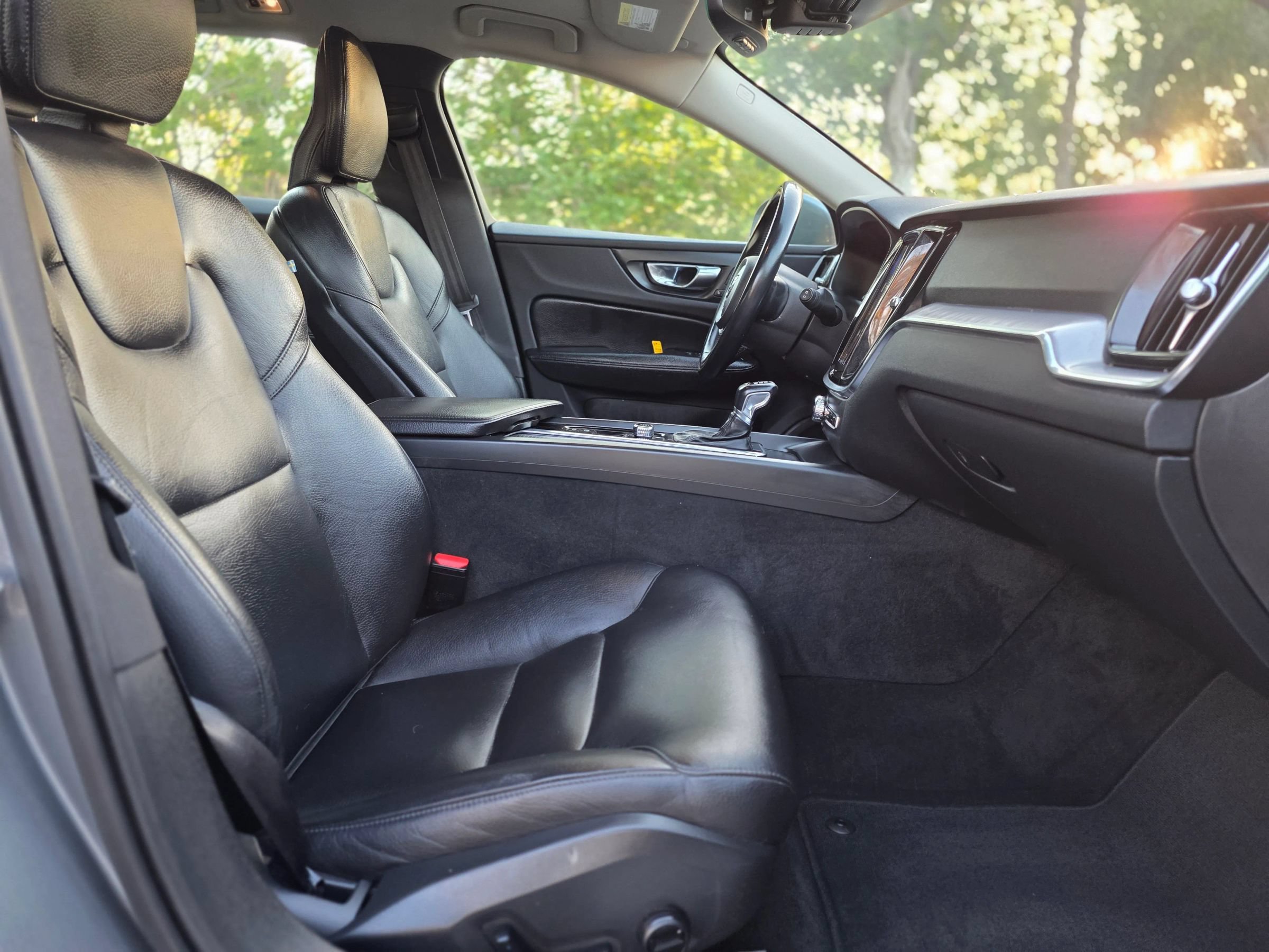 Used 2020 Volvo V60 T5 Momentum FWD image 13