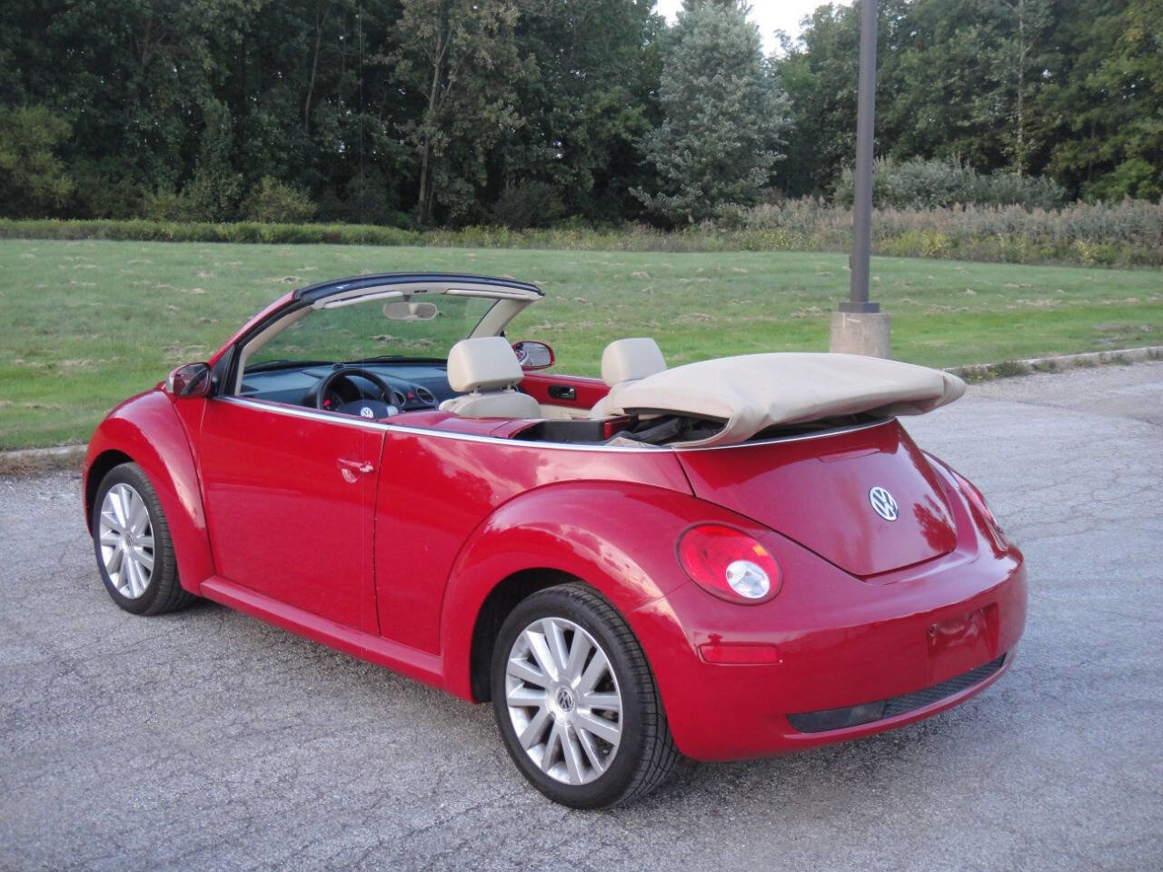 Used 2008 Volkswagen Beetle SE image 17