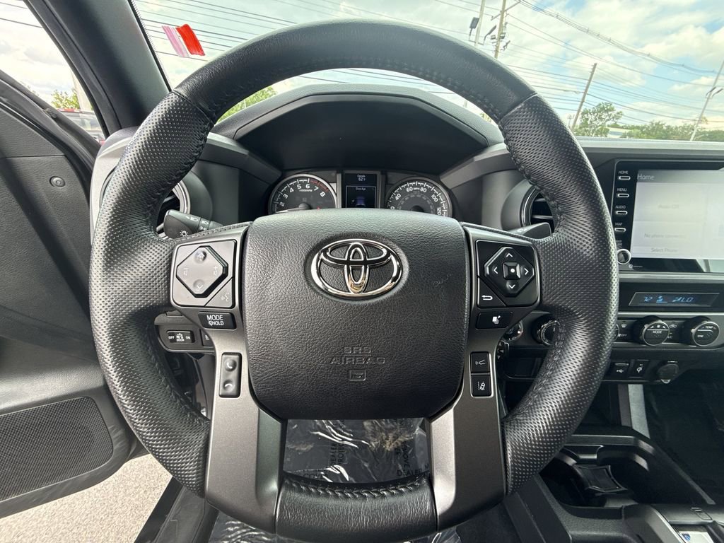Used 2022 Toyota Tacoma TRD Off-Road AWD/4WD image 14