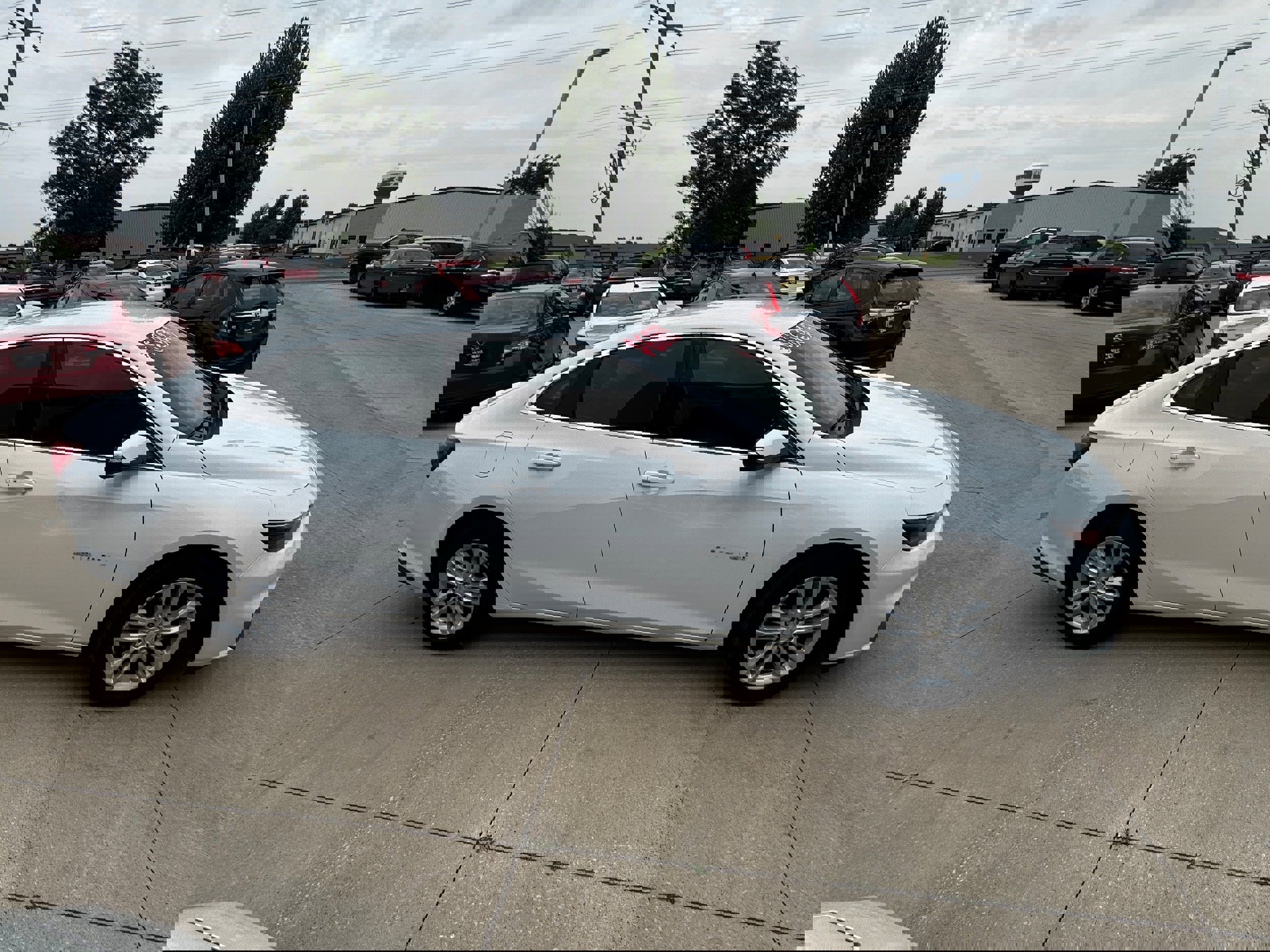 Used 2017 Chevrolet Malibu LT image 3