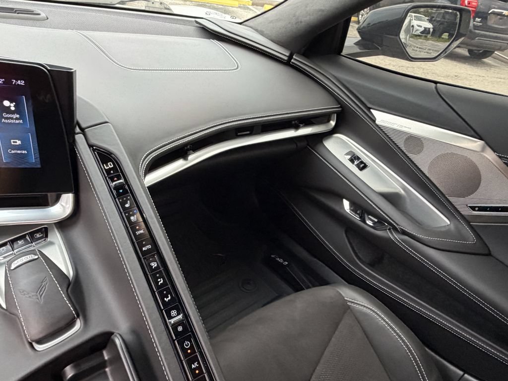 Used 2024 Chevrolet Corvette Stingray Premium Conv w/ Z51 Performance Package RWD image 21