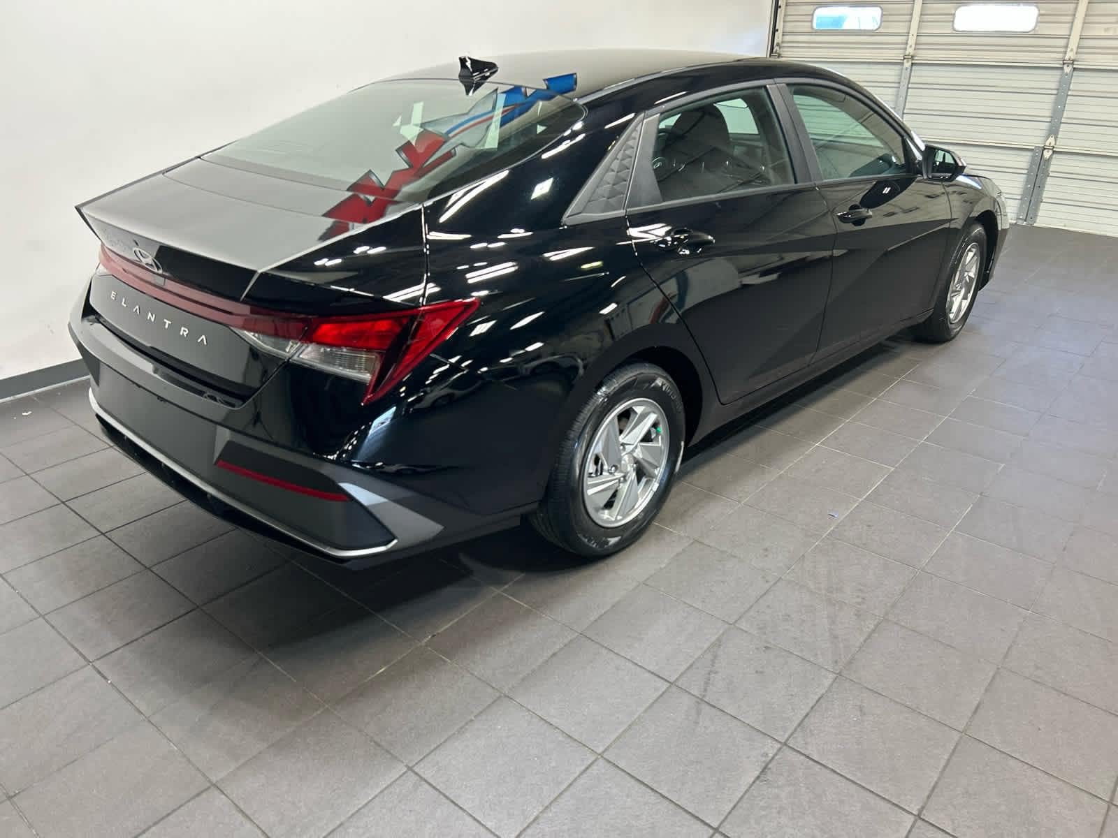 New 2026 Hyundai Elantra SE FWD image 3