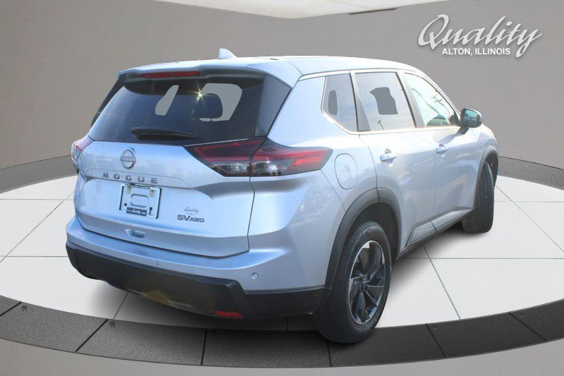 Used 2024 Nissan Rogue SV image 4