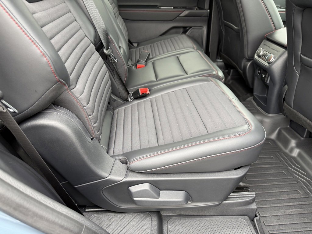 Used 2025 Ford Explorer ST-Line w/ Premium Package image 38