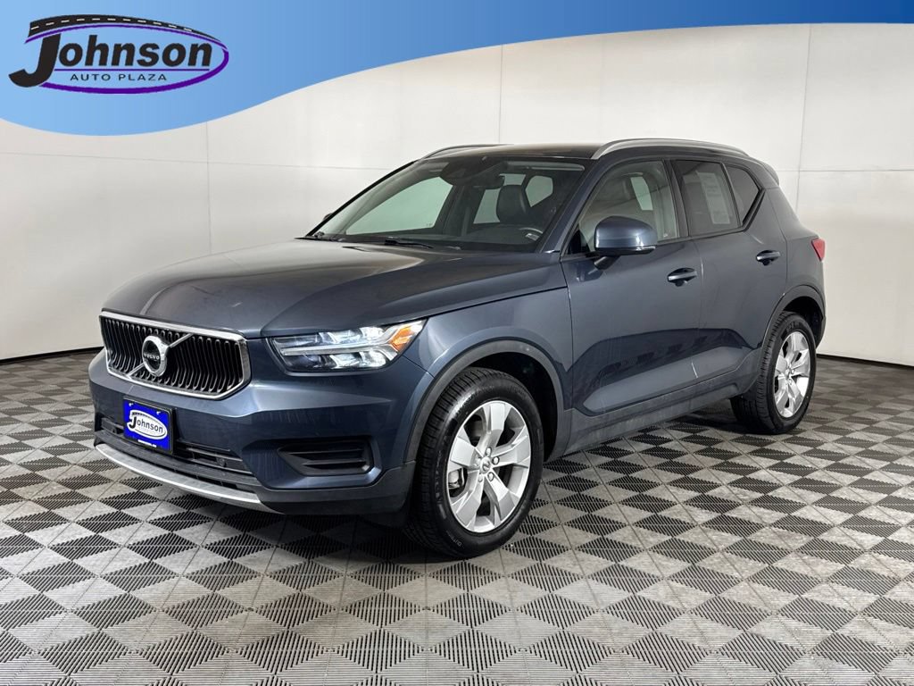 Used 2022 Volvo XC40 T5 Momentum