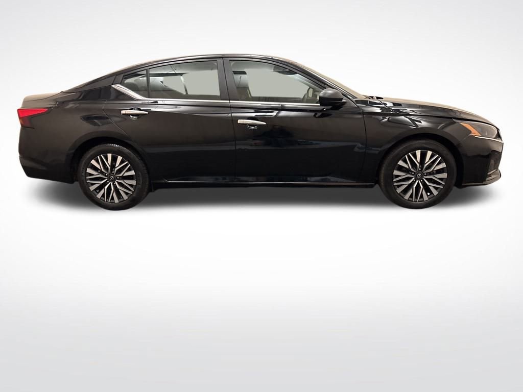 Used 2024 Nissan Altima 2.5 SV image 4