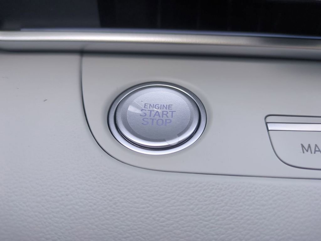 New 2026 Hyundai Elantra Limited image 36