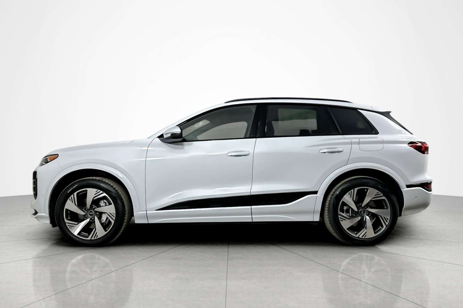 New 2025 Audi Q6 e-tron Premium image 3