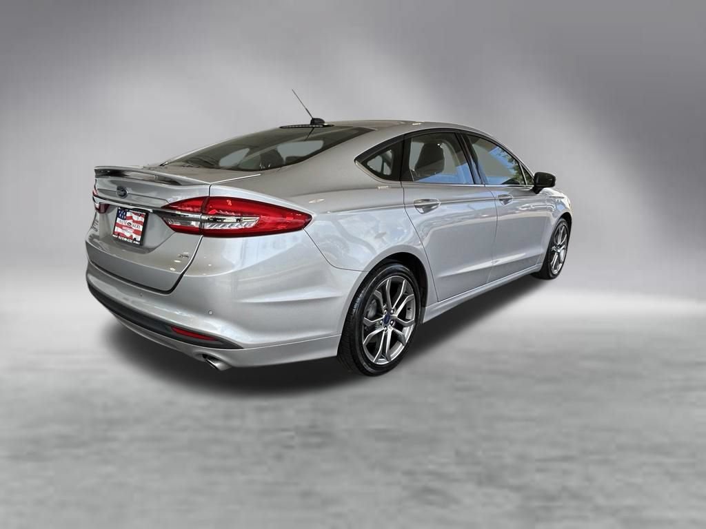 Used 2017 Ford Fusion SE w/ Equipment Group 201A FWD image 4