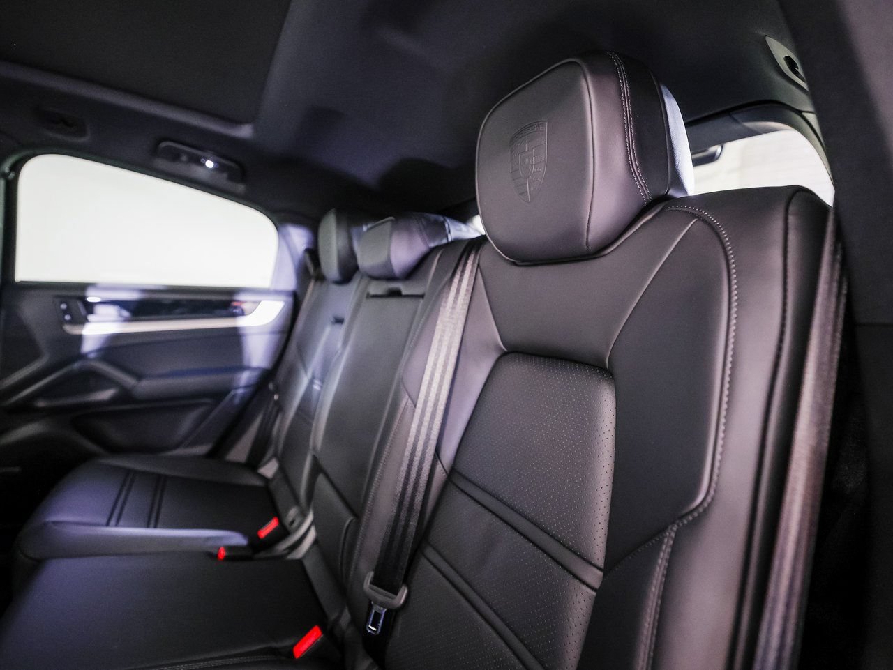 Certified 2026 Porsche Cayenne Coupe AWD/4WD image 24