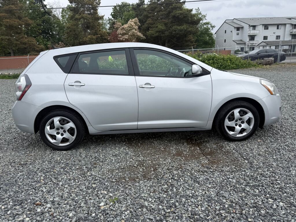 Used 2009 Pontiac Vibe w/ Preferred Package FWD image 5