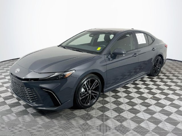 Used 2025 Toyota Camry XSE FWD image 4