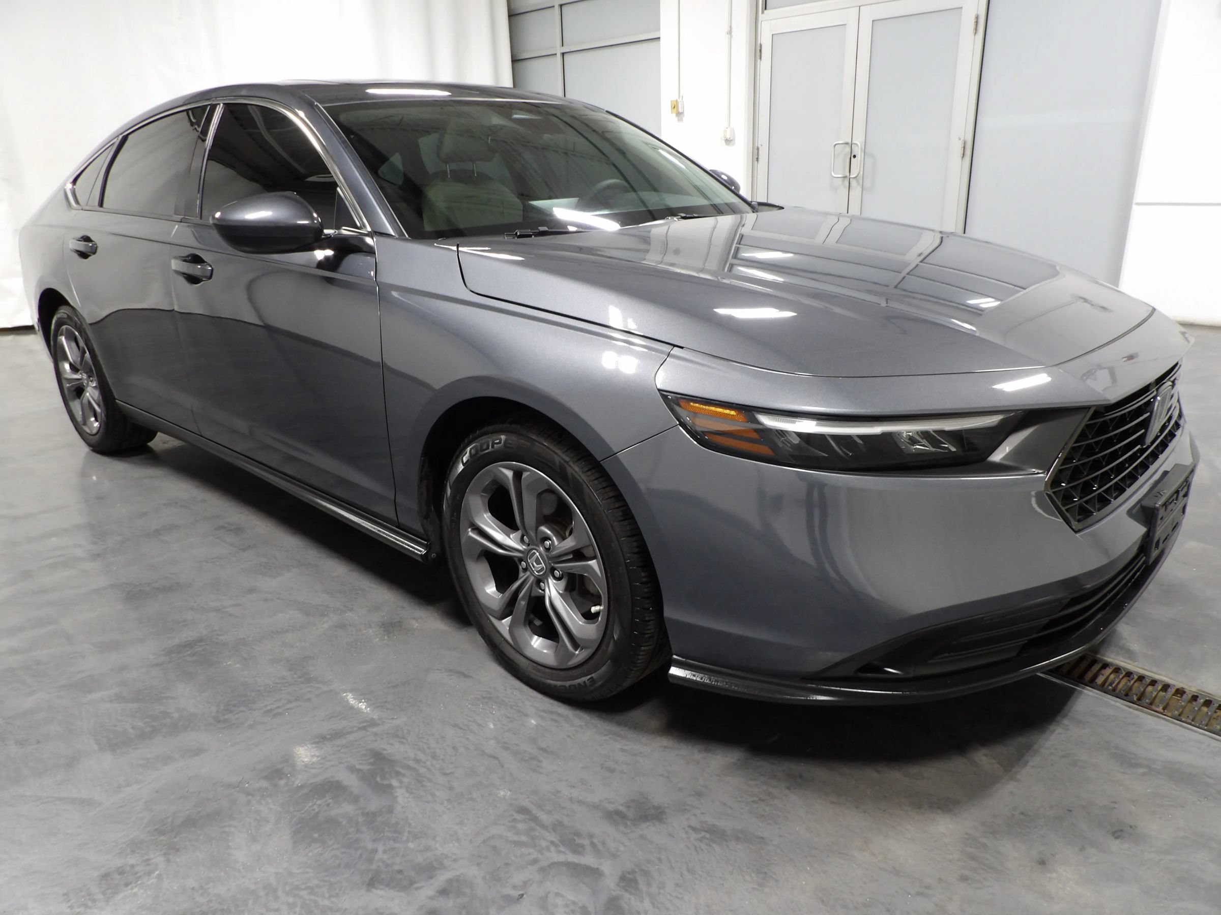Used 2023 Honda Accord EX image 2