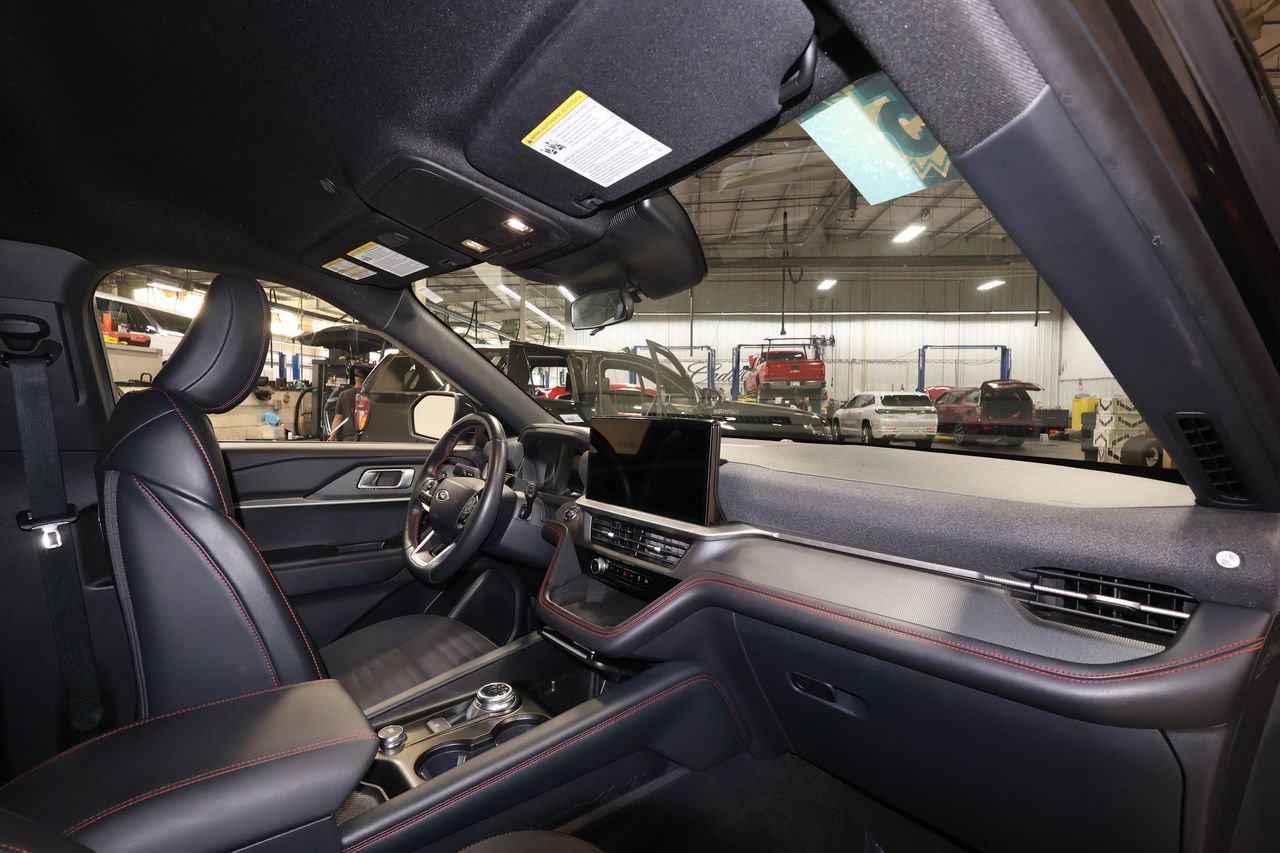 Used 2025 Ford Explorer ST-Line image 29