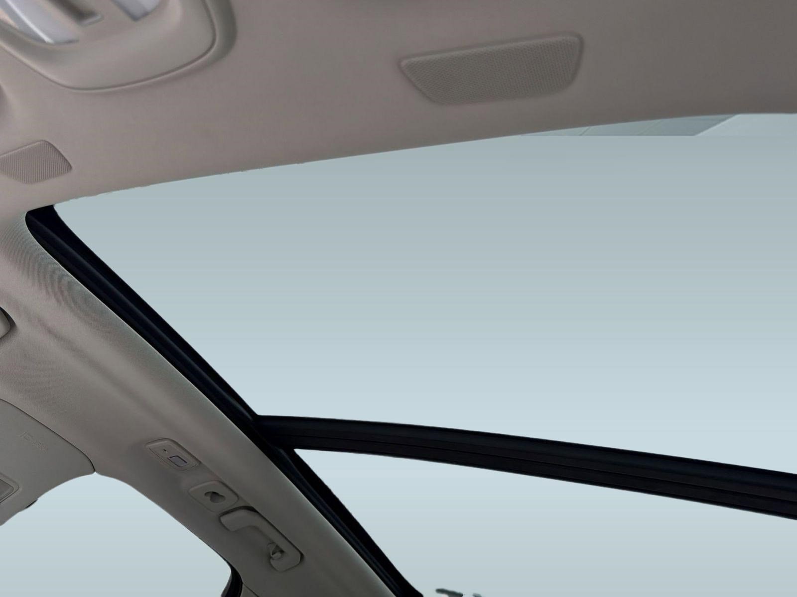 Certified 2024 Volvo XC60 B5 Plus w/ Climate Package image 16