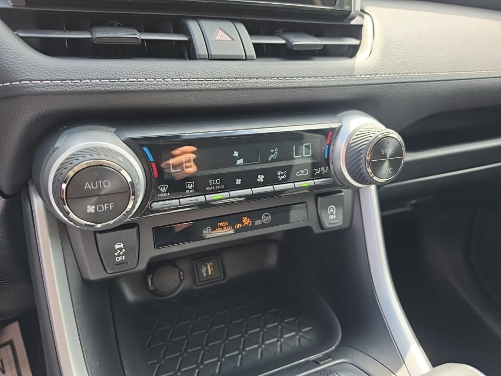 Used 2025 Toyota RAV4 XLE AWD/4WD image 16