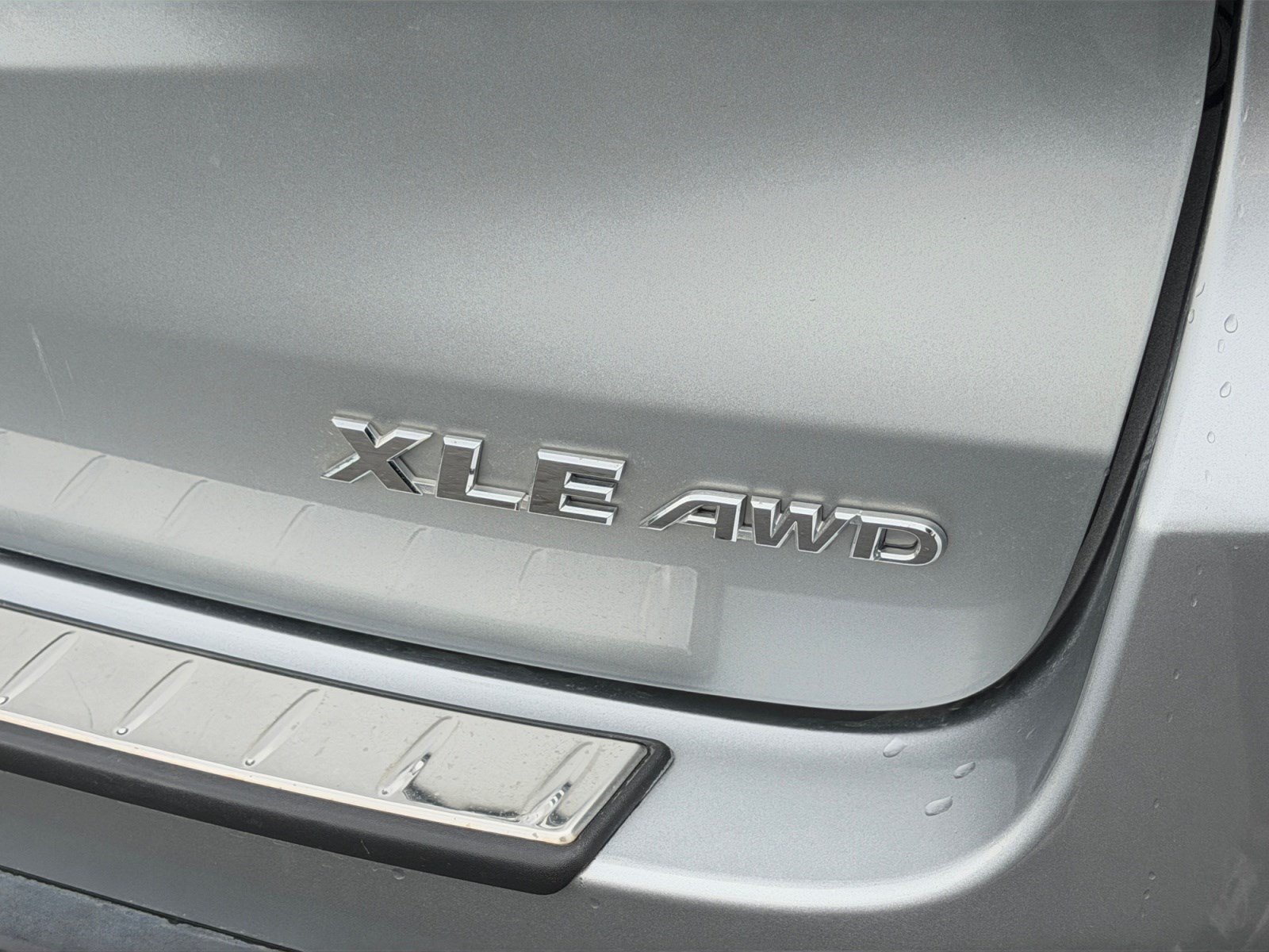 Used 2019 Toyota Highlander XLE AWD/4WD image 23