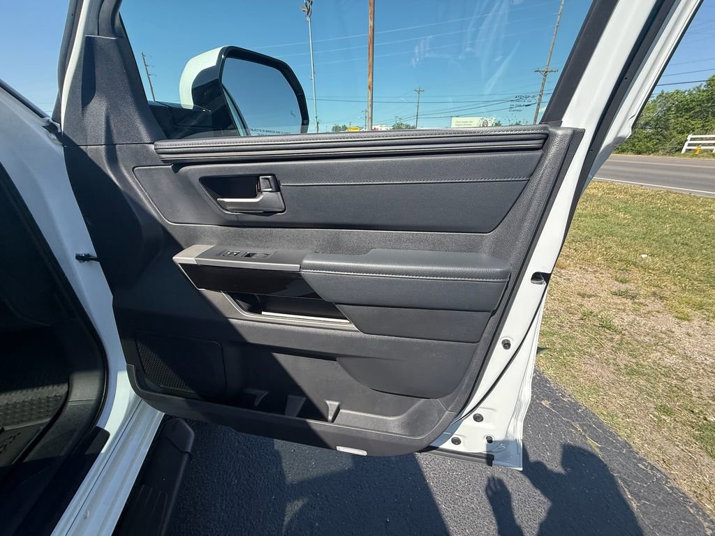 Used 2025 Toyota Tundra Limited AWD/4WD image 23
