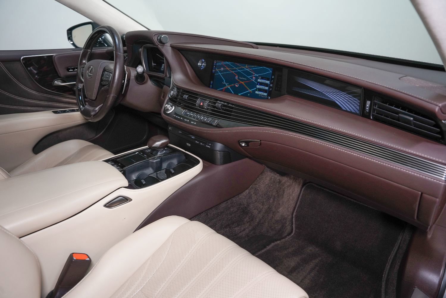 Used 2018 Lexus LS 500 w/ Luxury Package image 28