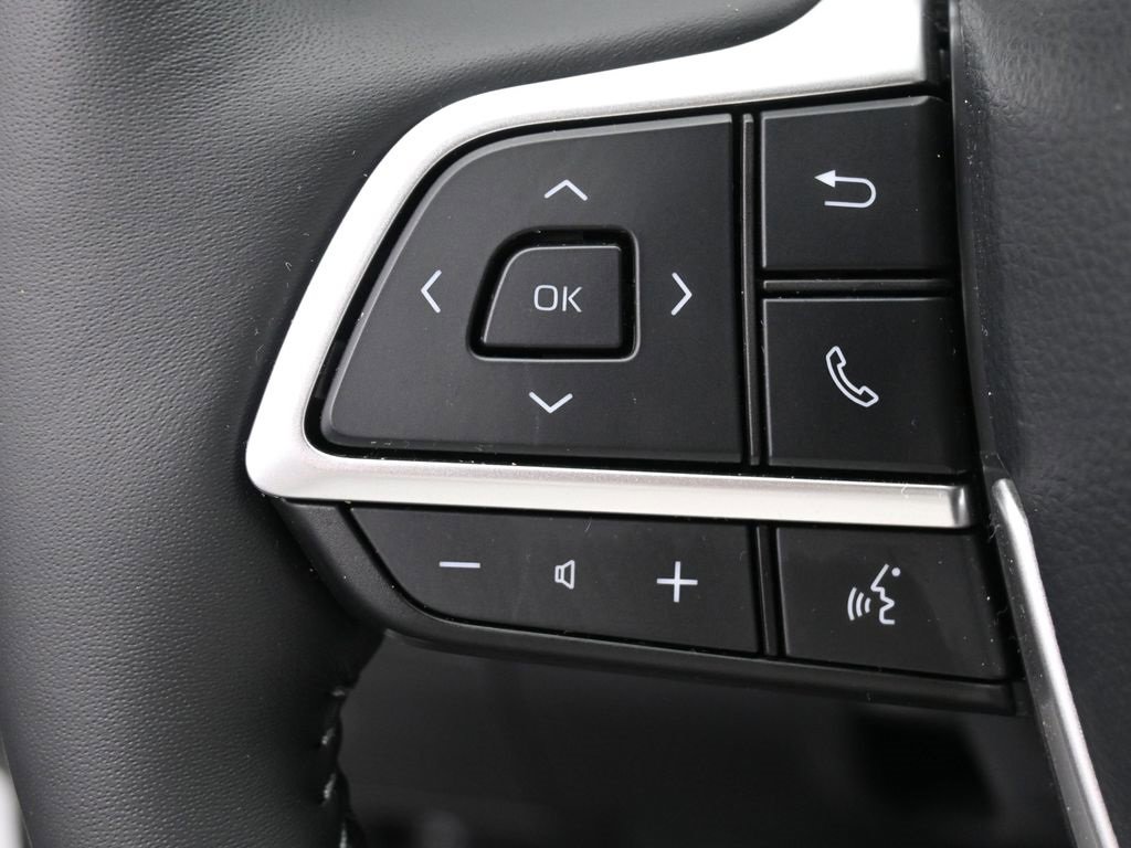 Certified 2025 Toyota Highlander Platinum image 18