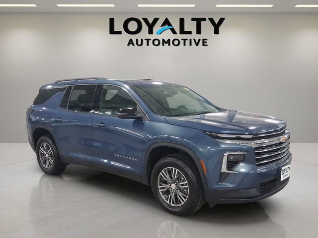 Used 2024 Chevrolet Traverse LT w/ Enhanced Driving Package image 7