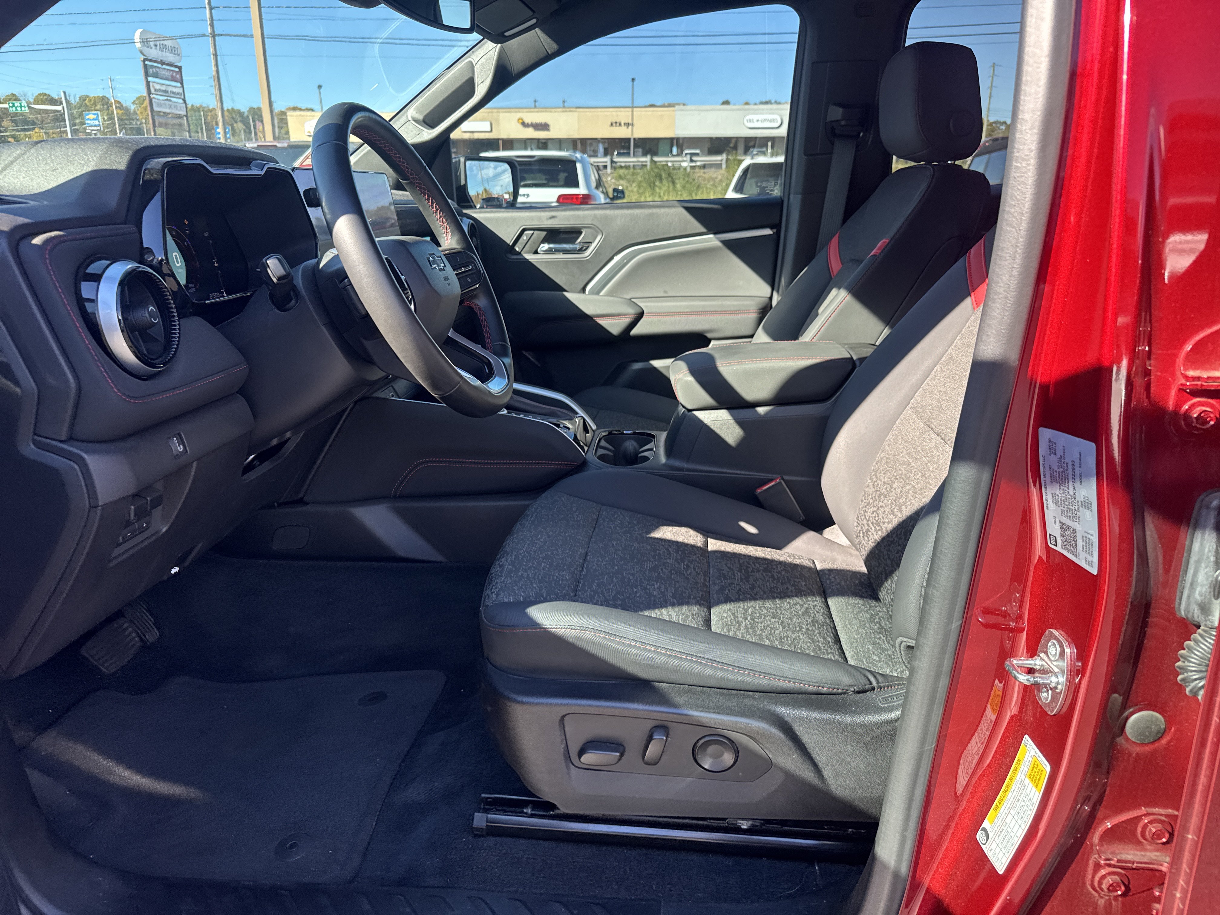 Used 2023 Chevrolet Colorado Z71 w/ Z71 Convenience Package 2 AWD/4WD image 12