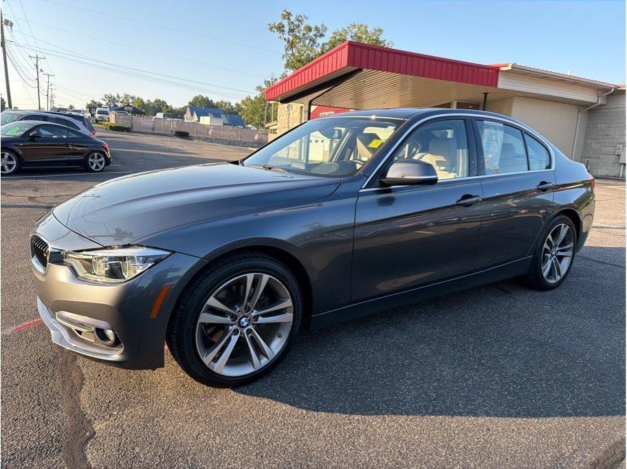 Used 2018 BMW 330i Sedan RWD image 3