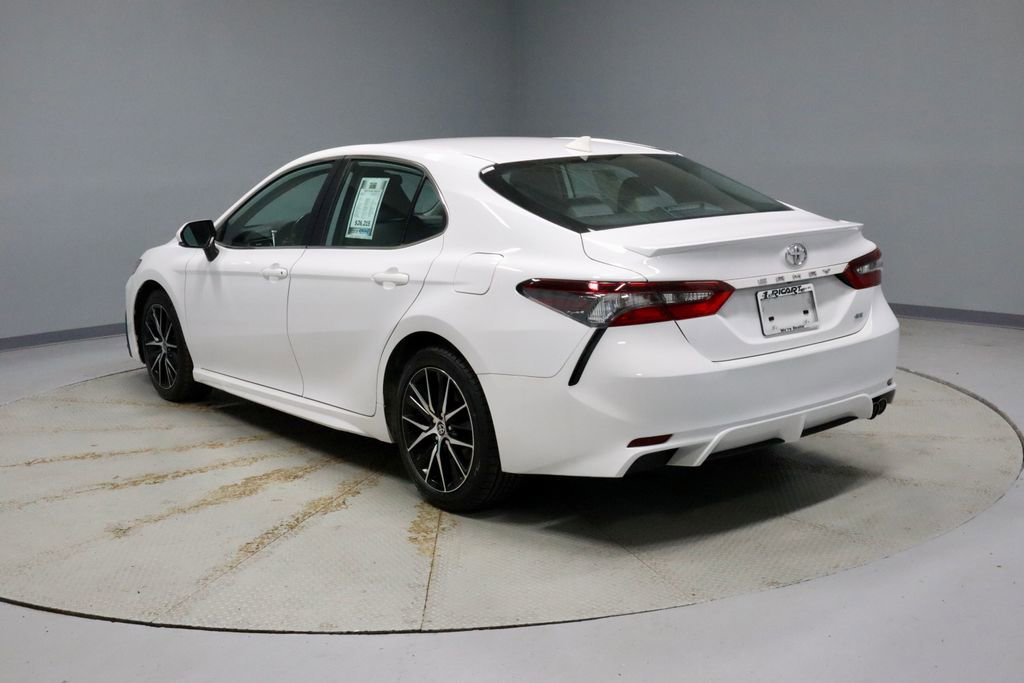 Used 2024 Toyota Camry SE image 8