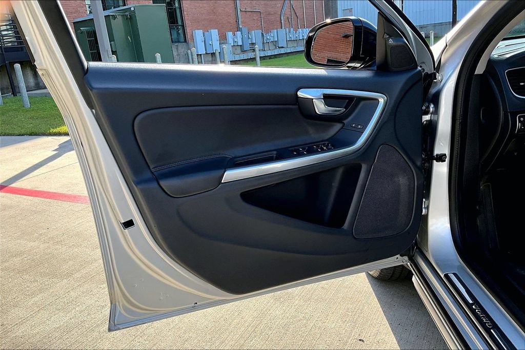 Used 2018 Volvo V60 T5 Cross Country AWD/4WD image 20