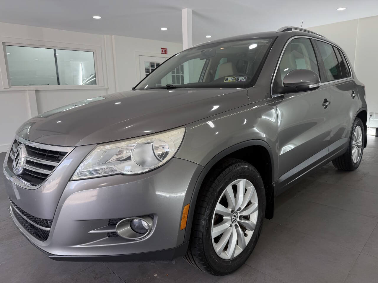 Used 2011 Volkswagen Tiguan SE