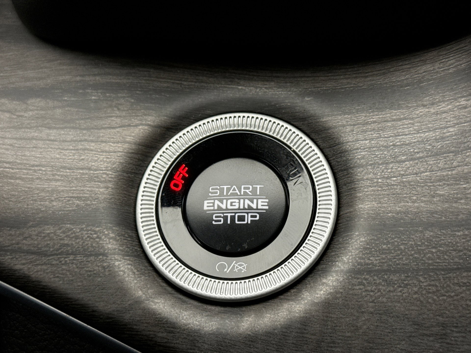 Used 2025 Jeep Grand Cherokee Limited w/ Black Appearance Package image 21