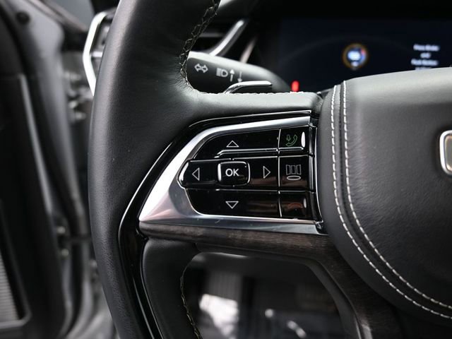 Used 2023 Jeep Grand Cherokee Overland w/ Advanced Protech Group III image 19