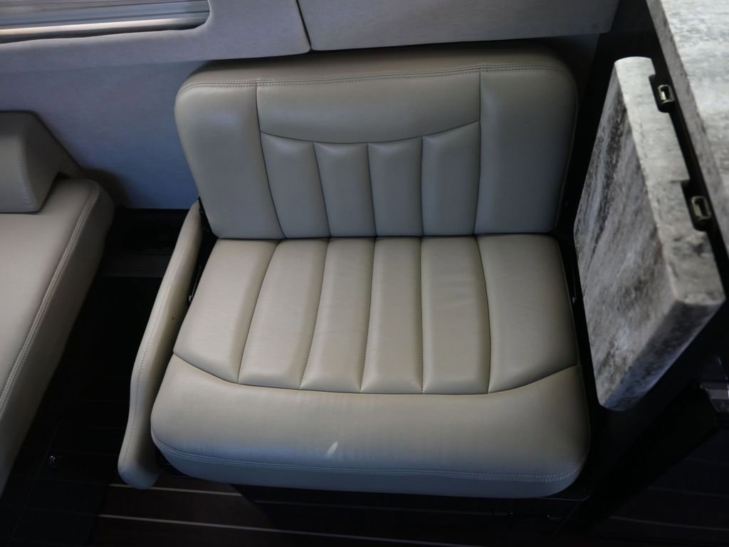 Used 2014 Mercedes-Benz Sprinter 3500 image 43