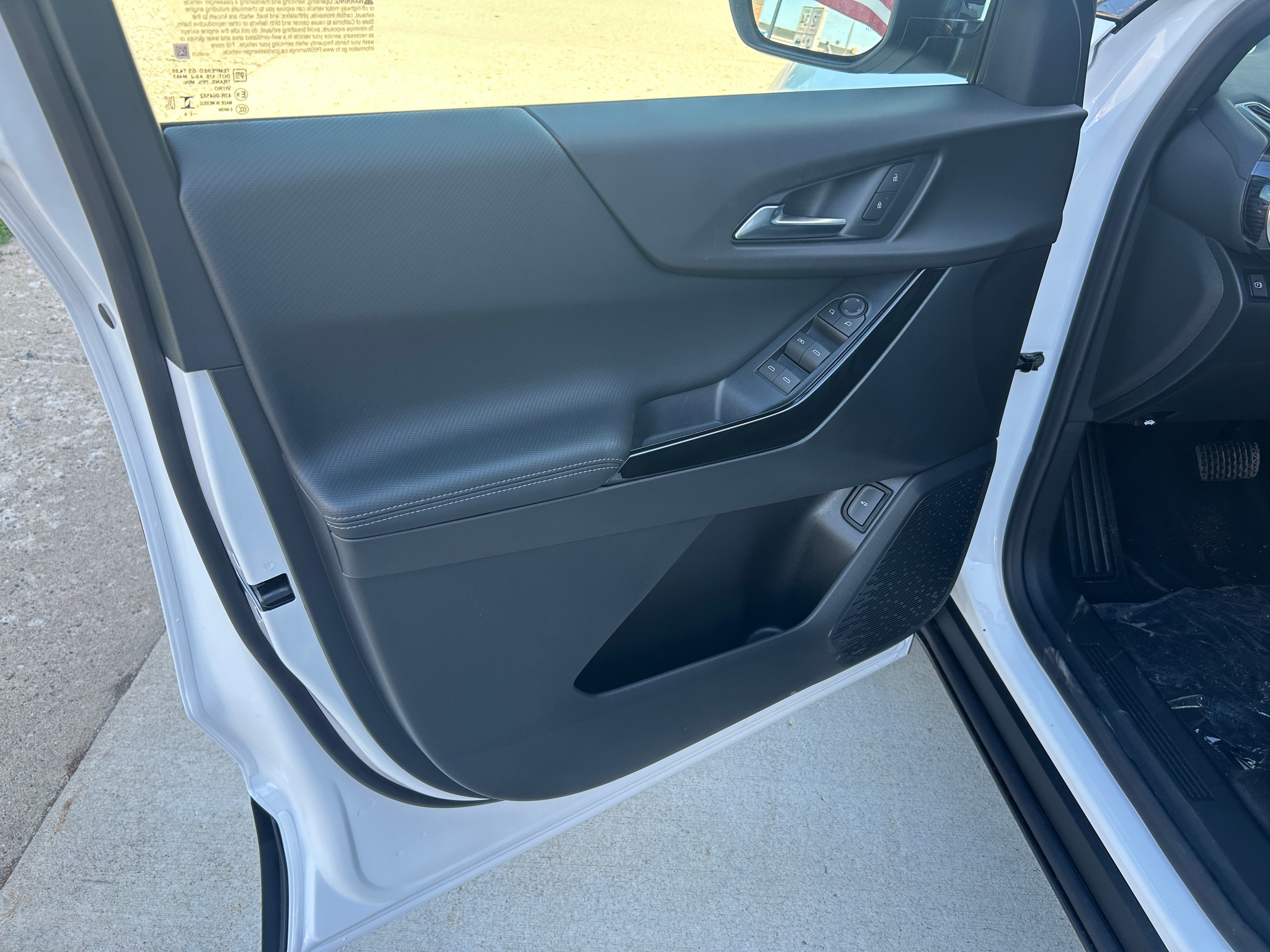 New 2027 Chevrolet Equinox LT w/ Convenience Package II AWD/4WD image 10