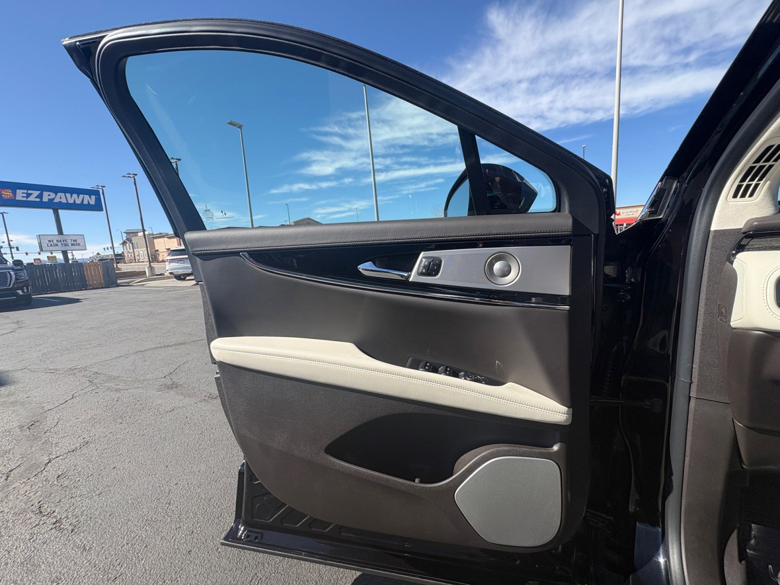 Certified 2023 Lincoln Nautilus Black Label w/ Class II Trailer Tow Package image 18