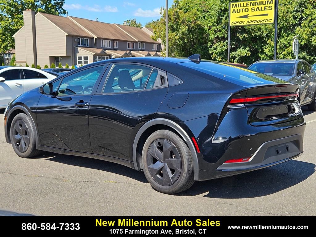 Used 2024 Toyota Prius LE image 3