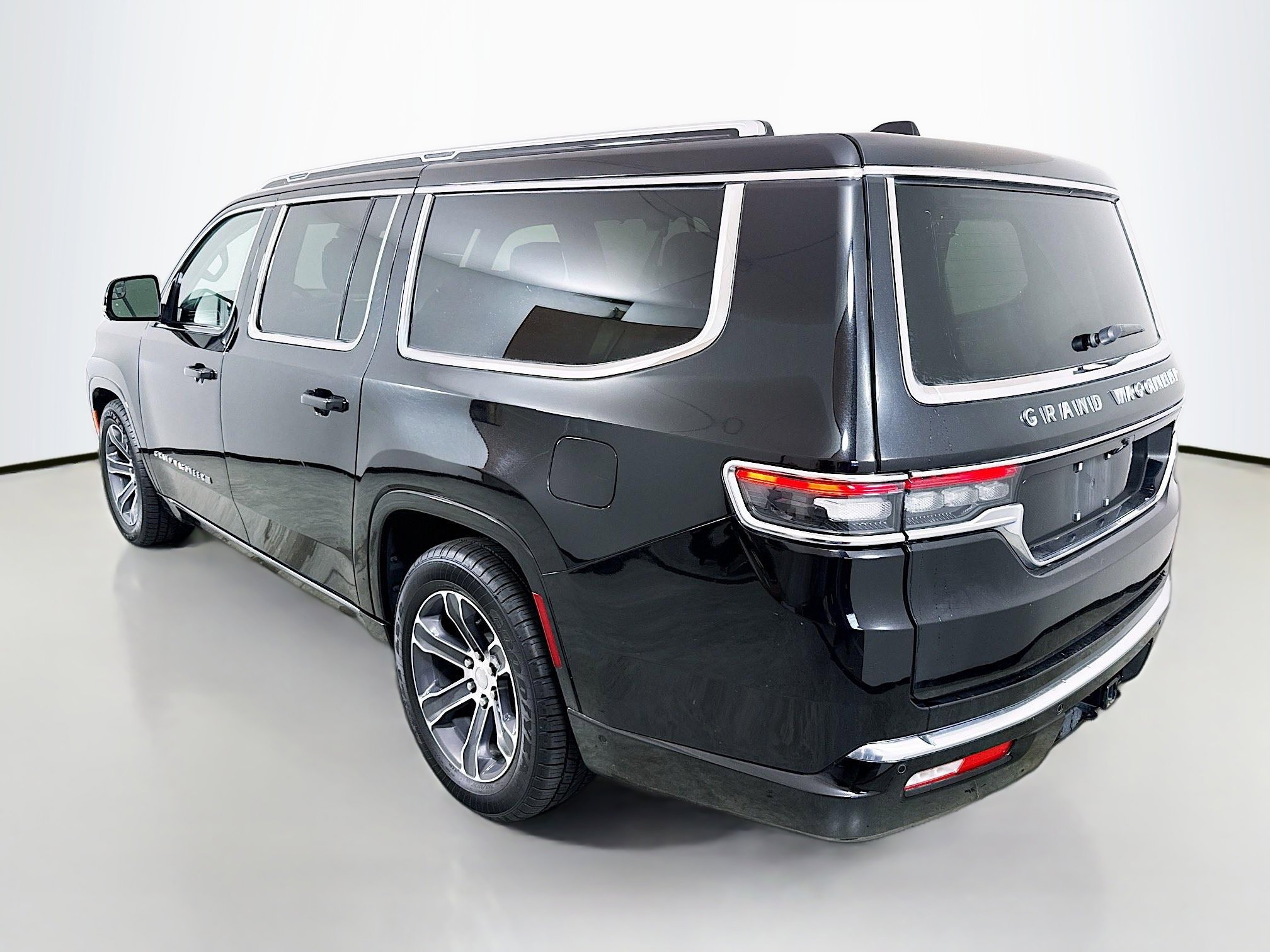 Used 2024 Jeep Grand Wagoneer L 4WD image 5