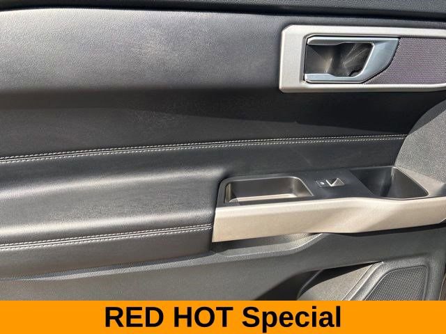 Used 2023 Ford Explorer XLT image 33